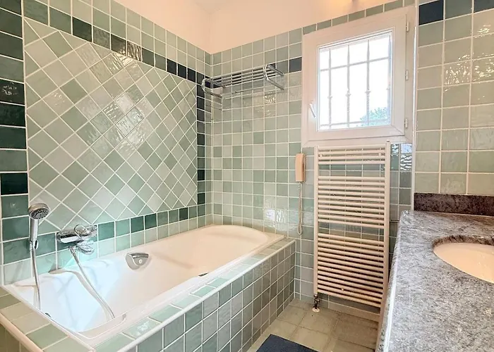 Alba, Sejour En Bord De